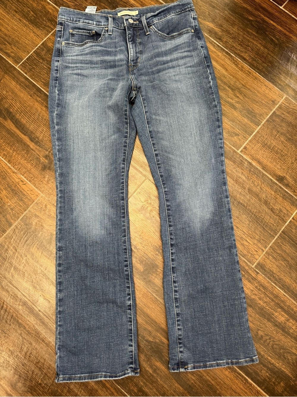 Levi's 315 Shaping Bootcut Jeans Medium Wash Denim Contouring Silhouette Size 31
